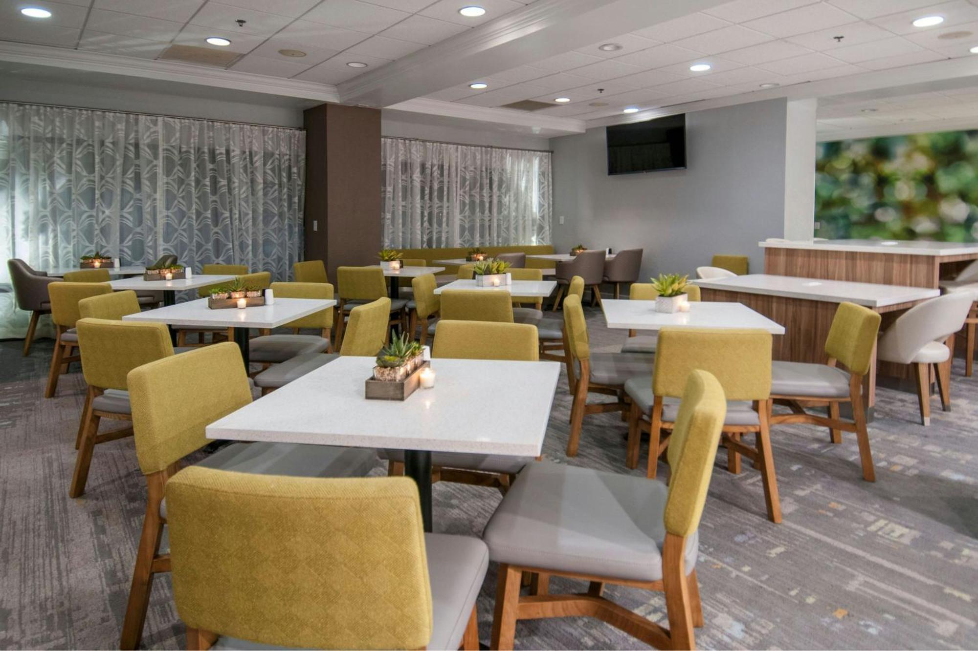 Four Points By Sheraton Alexandria Exterior photo